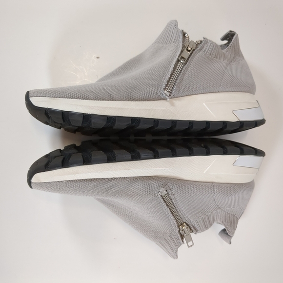 Steve Madden Omah gray knit slip on side zip shoes, size 6.5 - Picture 9 of 13